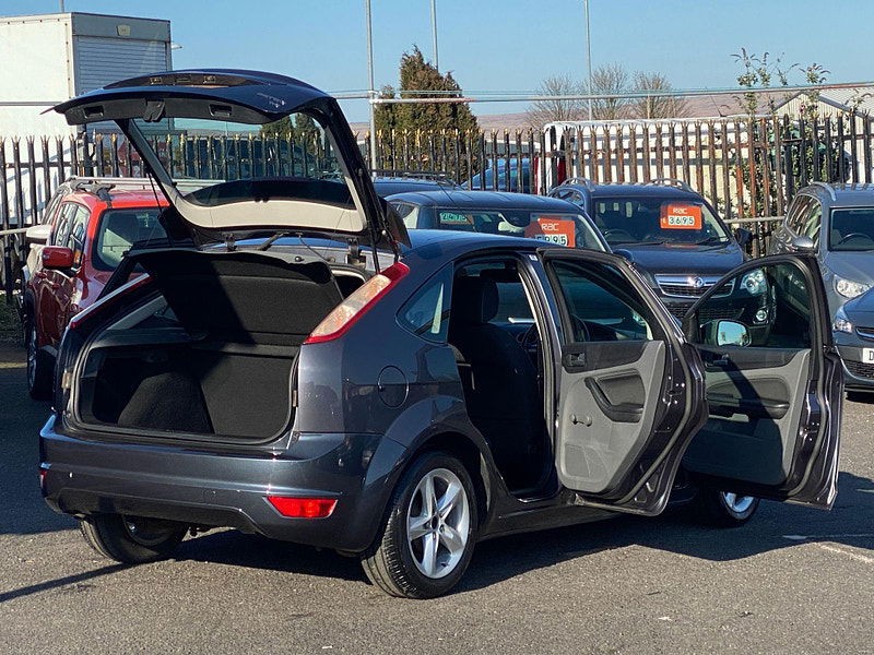 Ford Focus 1.6 Zetec 5dr 5dr Manual 2009