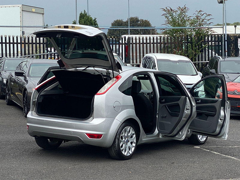 Ford Focus 1.6 Zetec 5dr 5dr Manual 2009