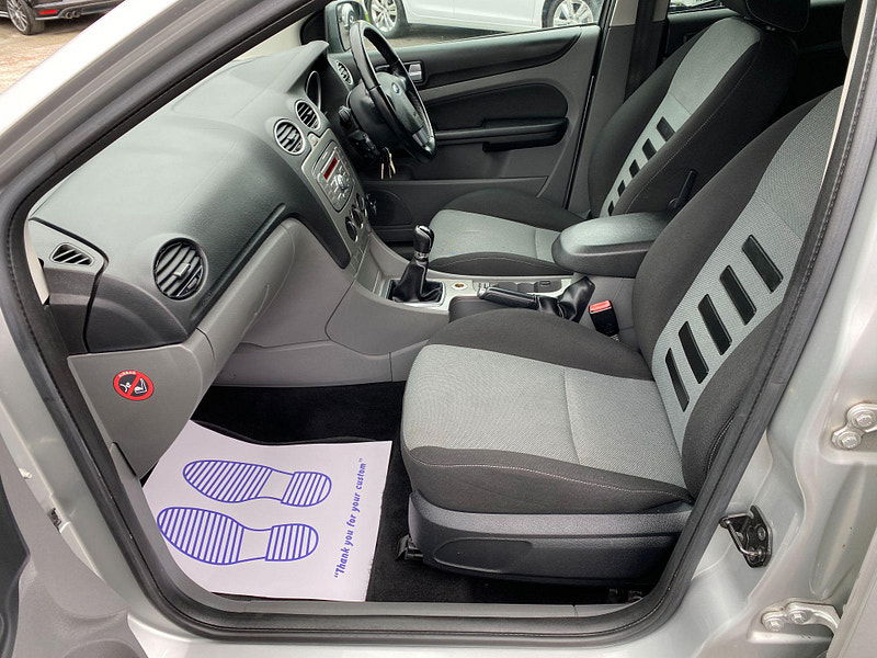 Ford Focus 1.6 Zetec 5dr 5dr Manual 2009