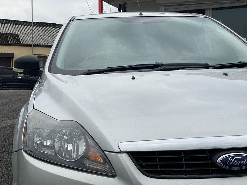 Ford Focus 1.6 Zetec 5dr 5dr Manual 2009