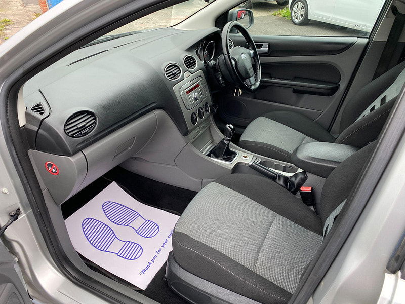 Ford Focus 1.6 Zetec 5dr 5dr Manual 2009