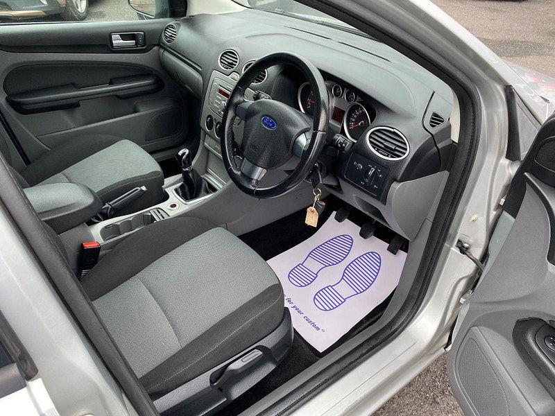 Ford Focus 1.6 Zetec 5dr 5dr Manual 2009