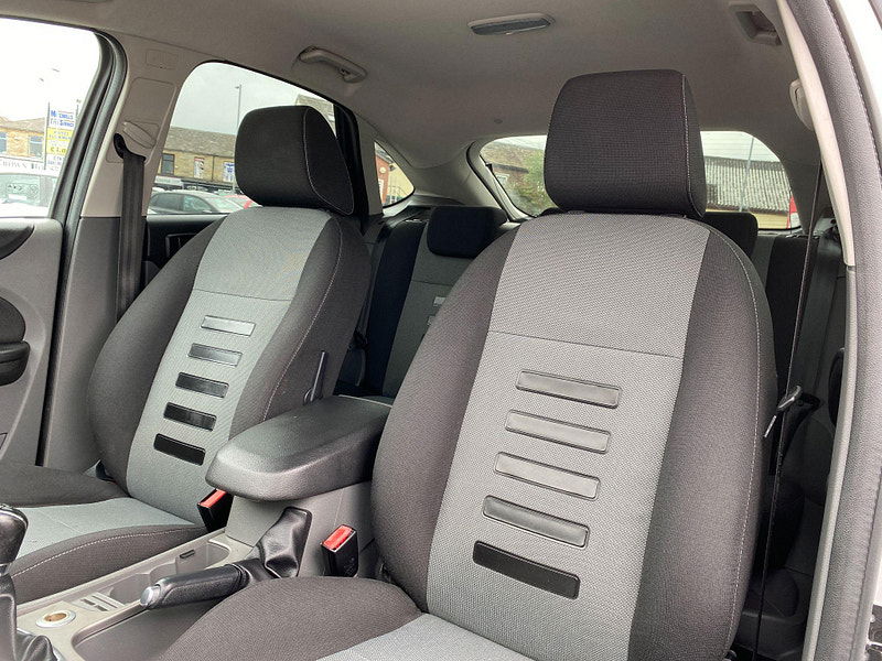 Ford Focus 1.6 Zetec 5dr 5dr Manual 2009