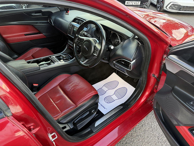 Jaguar XE 2.0d R-Sport Auto Euro 6 (s/s) 4dr 4dr Automatic 2017
