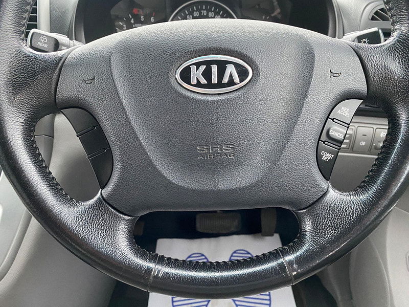 Kia Sedona 2.9 CRDi TS 5dr 5dr Automatic 2009