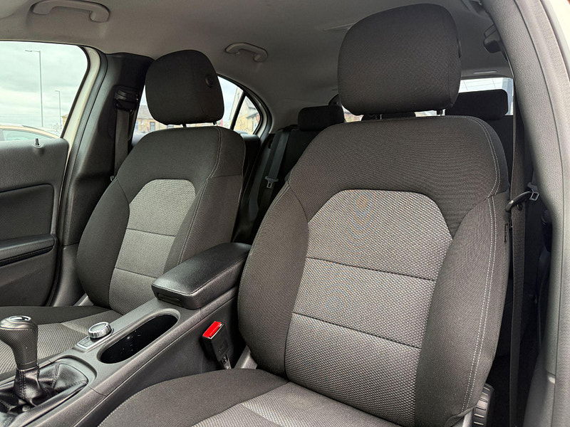 Mercedes-Benz A Class 1.6 A180 BlueEfficiency Euro 6 (s/s) 5dr 5dr Manual 2013