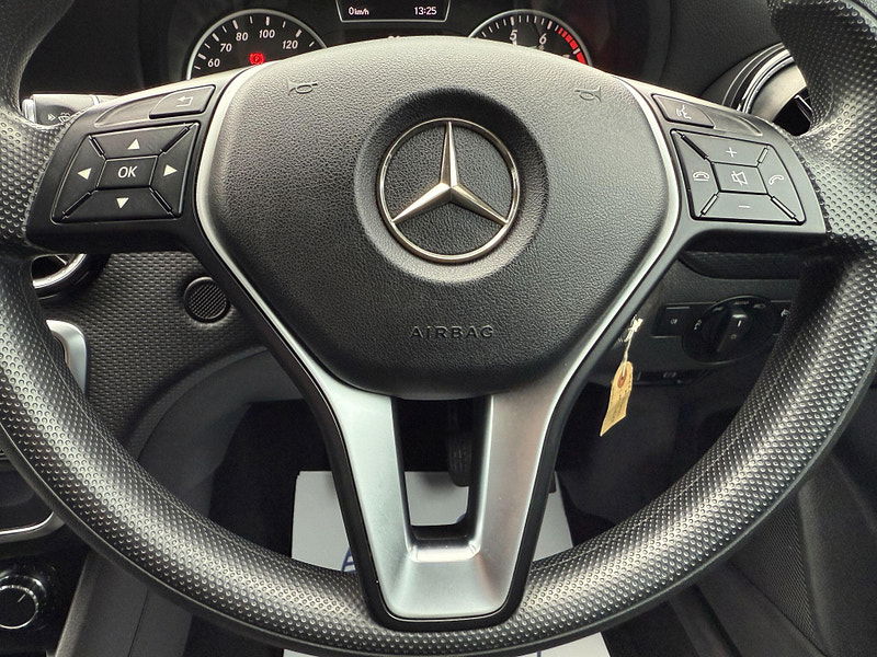 Mercedes-Benz A Class 1.6 A180 BlueEfficiency Euro 6 (s/s) 5dr 5dr Manual 2013