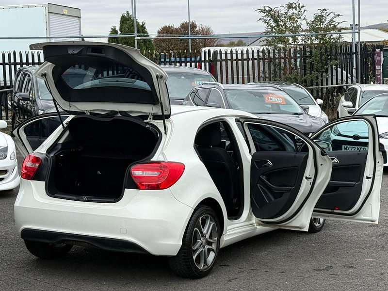 Mercedes-Benz A Class 1.6 A180 BlueEfficiency Euro 6 (s/s) 5dr 5dr Manual 2013