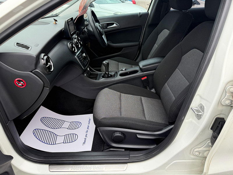 Mercedes-Benz A Class 1.6 A180 BlueEfficiency Euro 6 (s/s) 5dr 5dr Manual 2013