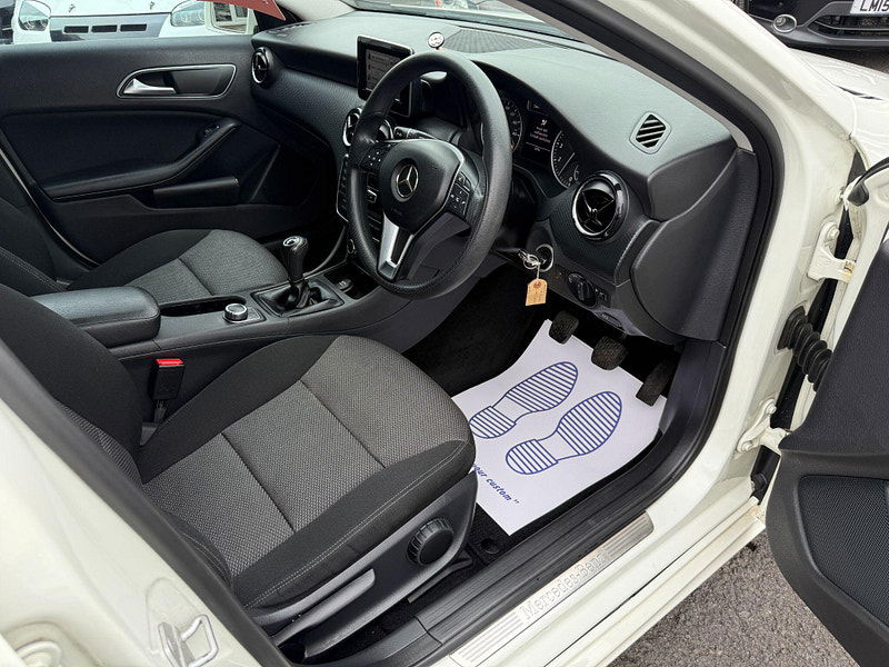 Mercedes-Benz A Class 1.6 A180 BlueEfficiency Euro 6 (s/s) 5dr 5dr Manual 2013
