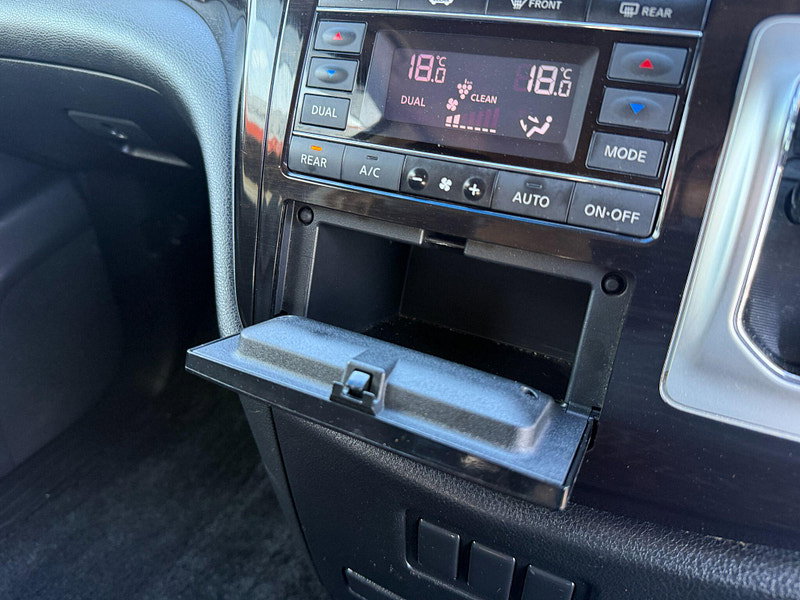 Nissan Elgrand E52 HIGHWAY STAR 2.5 - 7 SEATS 5dr Automatic 2013