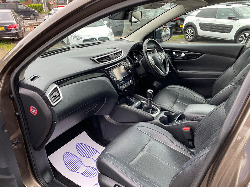 Nissan Qashqai 1.6 dCi Tekna 4WD Euro 6 (s/s) 5dr 5dr Manual 2015