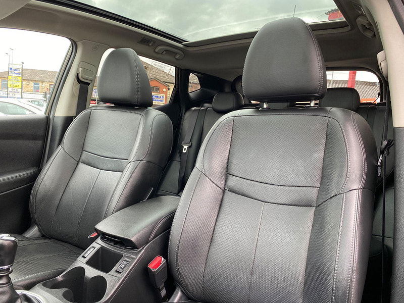 Nissan Qashqai 1.6 dCi Tekna 4WD Euro 6 (s/s) 5dr 5dr Manual 2015