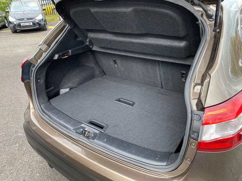 Nissan Qashqai 1.6 dCi Tekna 4WD Euro 6 (s/s) 5dr 5dr Manual 2015