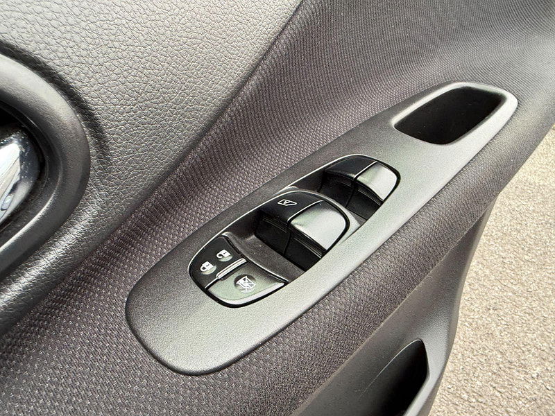 Nissan Serena HIGHWAY STAR V +HYBRID ADV SAFETY PACK 5dr Manual 2015