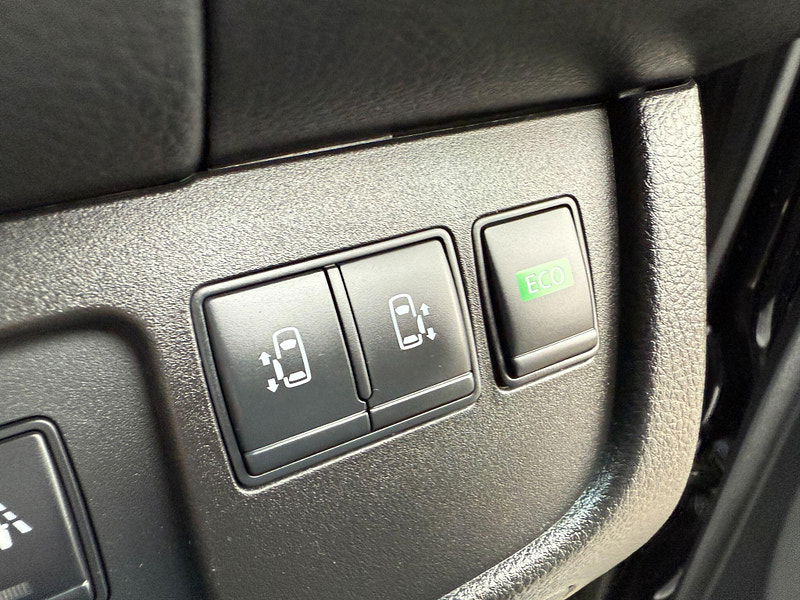 Nissan Serena HIGHWAY STAR V +HYBRID ADV SAFETY PACK 5dr Automatic 2015