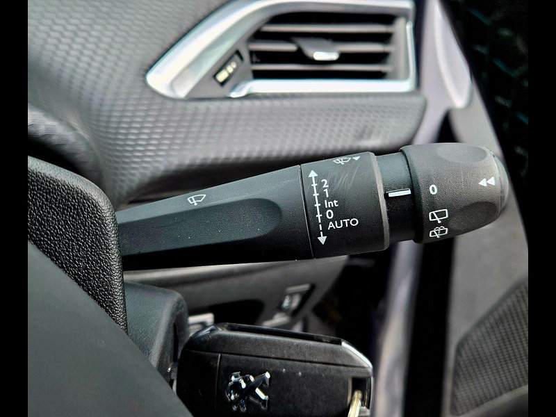 Peugeot 2008 1.2 PureTech Allure EAT Euro 6 (s/s) 5dr 5dr Automatic 2019