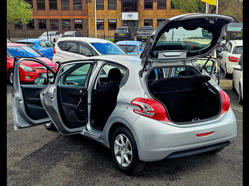 Peugeot 208 1.4 e-HDi Active EGC Euro 5 (s/s) 5dr 5dr Automatic 2014