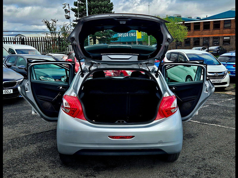 Peugeot 208 1.4 e-HDi Active EGC Euro 5 (s/s) 5dr 5dr Automatic 2014