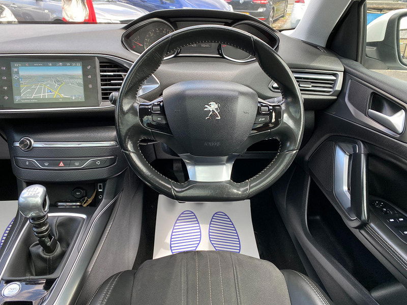 Peugeot 308 1.2 e-THP PureTech Feline Euro 6 (s/s) 5dr 5dr Manual 2015