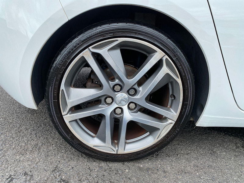 Peugeot 308 1.2 e-THP PureTech Feline Euro 6 (s/s) 5dr 5dr Manual 2015