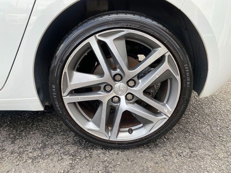 Peugeot 308 1.2 e-THP PureTech Feline Euro 6 (s/s) 5dr 5dr Manual 2015