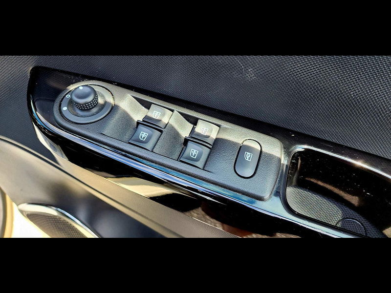 Renault Captur 1.5 dCi Dynamique S MediaNav EDC Euro 5 5dr 5dr Automatic 2014