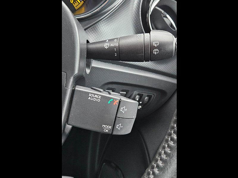 Renault Captur 1.5 dCi Dynamique S MediaNav EDC Euro 5 5dr 5dr Automatic 2014