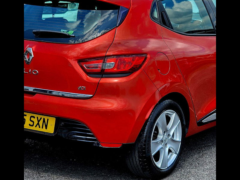Renault Clio 1.5 dCi Dynamique MediaNav EDC Euro 5 5dr 5dr Automatic 2015