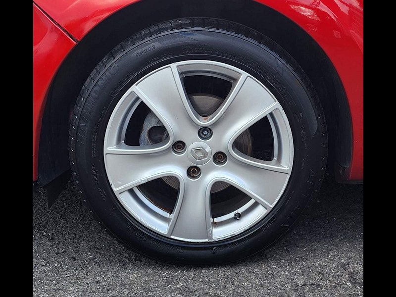 Renault Clio 1.5 dCi Dynamique MediaNav EDC Euro 5 5dr 5dr Automatic 2015
