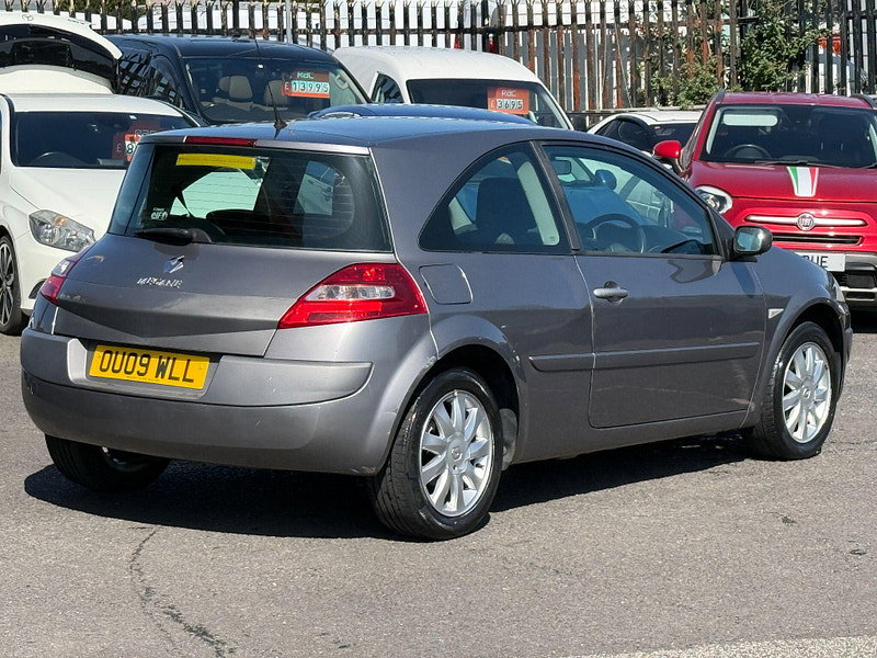 Renault Megane 1.6 VVT Dynamique 3dr 3dr Manual 2009