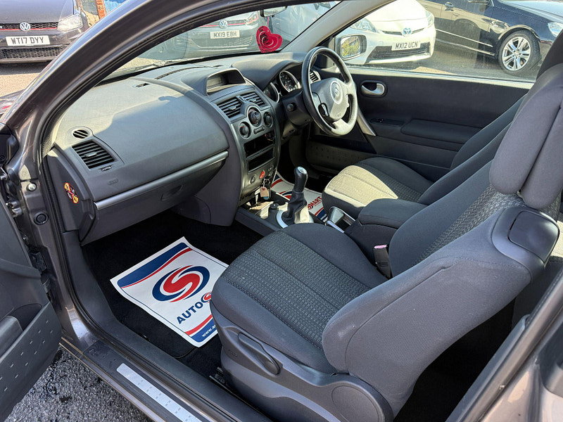 Renault Megane 1.6 VVT Dynamique 3dr 3dr Manual 2009