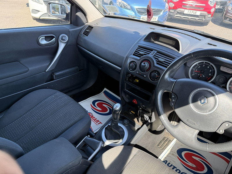 Renault Megane 1.6 VVT Dynamique 3dr 3dr Manual 2009
