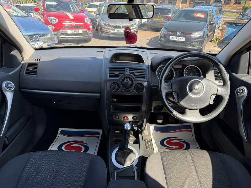 Renault Megane 1.6 VVT Dynamique 3dr 3dr Manual 2009