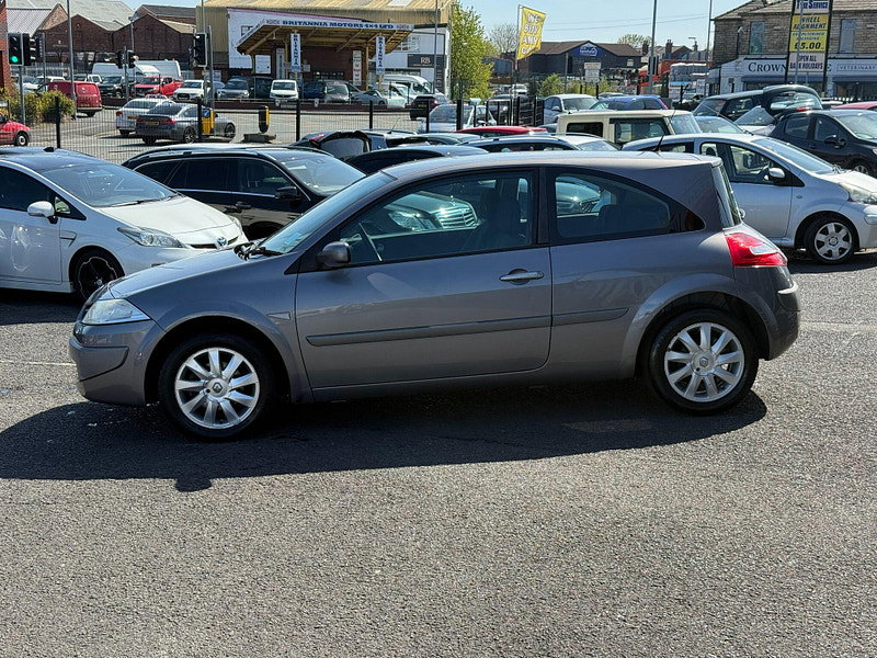 Renault Megane 1.6 VVT Dynamique 3dr 3dr Manual 2009