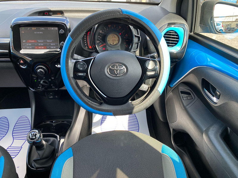 Toyota Aygo 1.0 VVT-i x-cite Euro 6 5dr 5dr Manual 2016