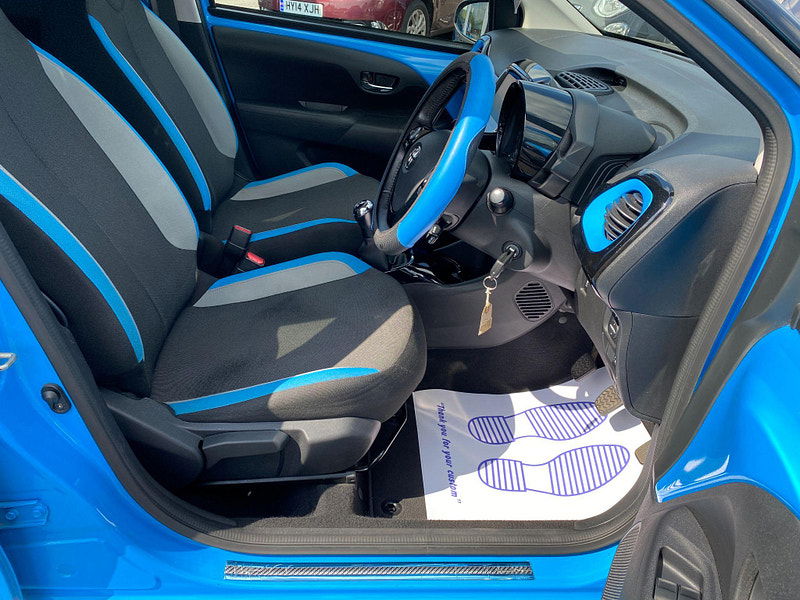 Toyota Aygo 1.0 VVT-i x-cite Euro 6 5dr 5dr Manual 2016