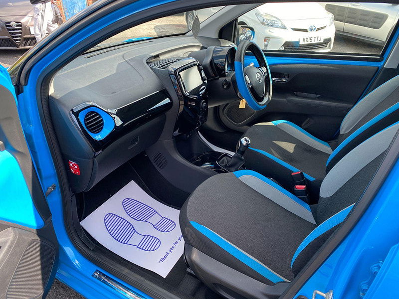 Toyota Aygo 1.0 VVT-i x-cite Euro 6 5dr 5dr Manual 2016