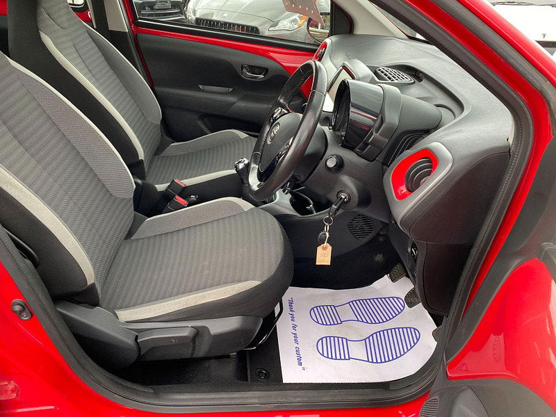 Toyota Aygo 1.0 VVT-i x-play Euro 6 5dr 5dr Manual 2019