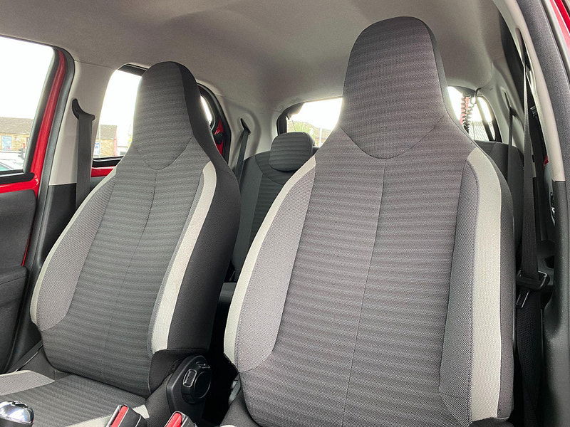 Toyota Aygo 1.0 VVT-i x-play Euro 6 5dr 5dr Manual 2019