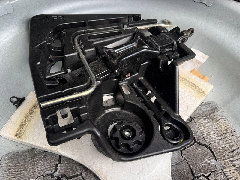 Toyota Prius 1.8 VVT-h T3 CVT Euro 6 (s/s) 5dr 5dr Automatic 2012