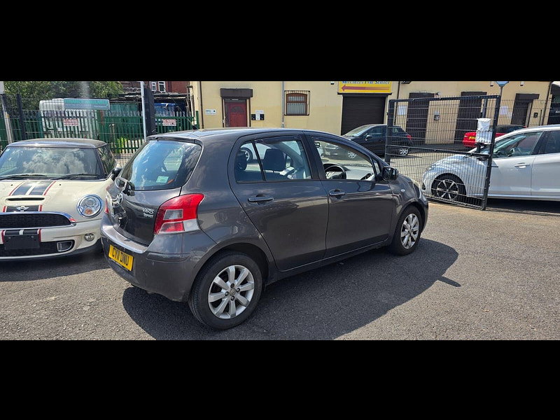 Toyota Yaris 1.33 Dual VVT-i T Spirit Euro 5 (s/s) 5dr 5dr Manual 2011