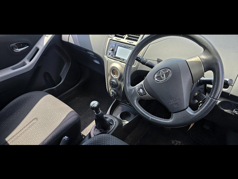 Toyota Yaris 1.33 Dual VVT-i T Spirit Euro 5 (s/s) 5dr 5dr Manual 2011