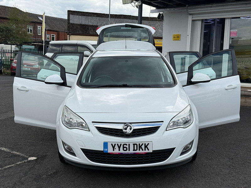 Vauxhall Astra 1.4 16v Excite Euro 5 5dr 5dr Manual 2011