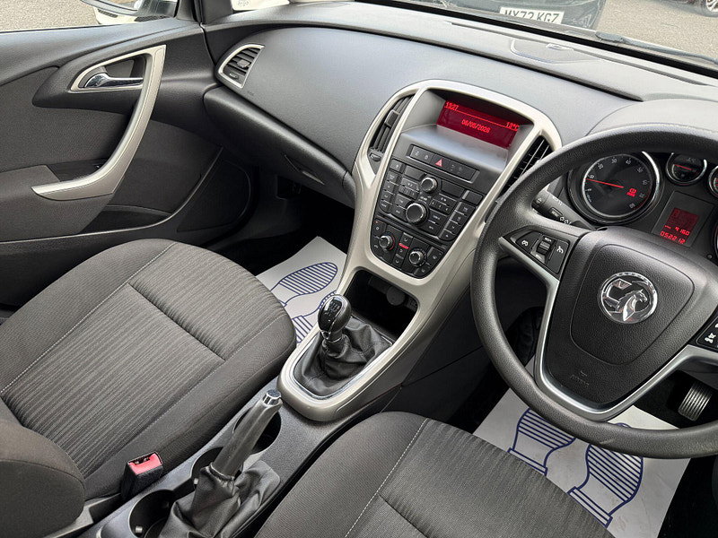 Vauxhall Astra 1.4 16v Excite Euro 5 5dr 5dr Manual 2011