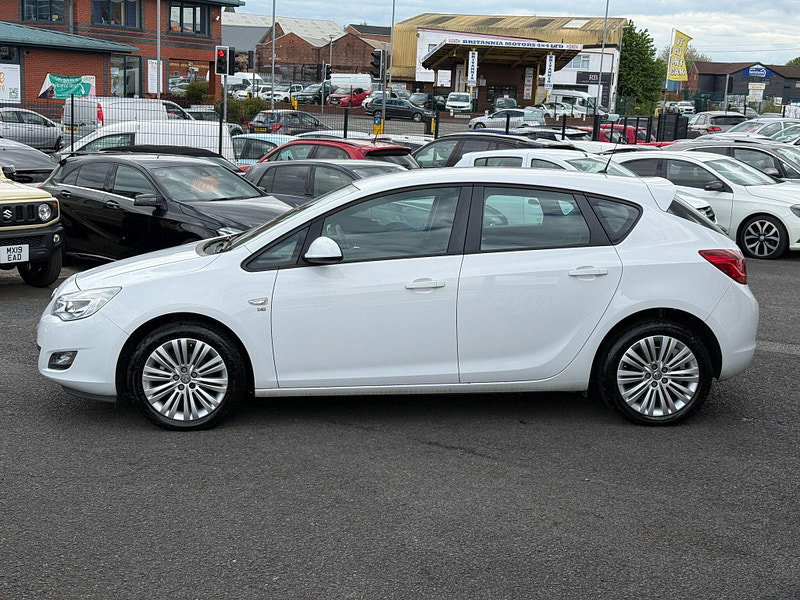 Vauxhall Astra 1.4 16v Excite Euro 5 5dr 5dr Manual 2011