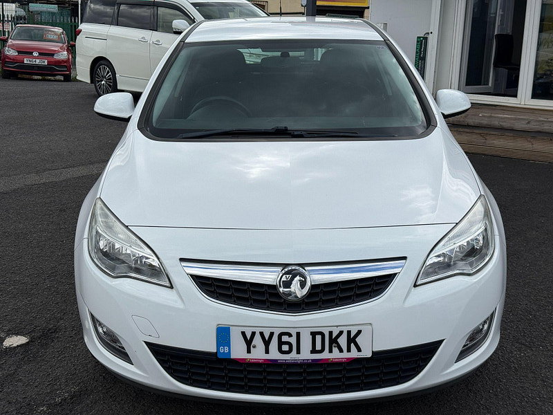 Vauxhall Astra 1.4 16v Excite Euro 5 5dr 5dr Manual 2011
