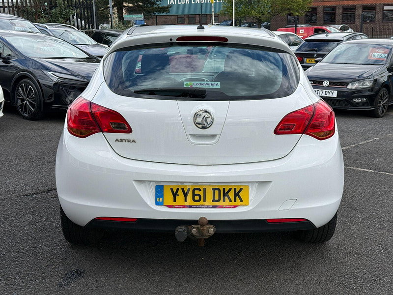 Vauxhall Astra 1.4 16v Excite Euro 5 5dr 5dr Manual 2011