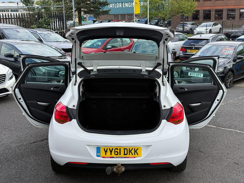Vauxhall Astra 1.4 16v Excite Euro 5 5dr 5dr Manual 2011