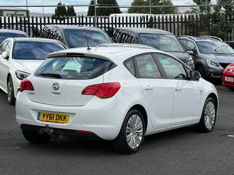 Vauxhall Astra 1.4 16v Excite Euro 5 5dr 5dr Manual 2011